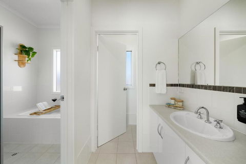 YARLU By Silver Sands - Accommodation Burleigh 1