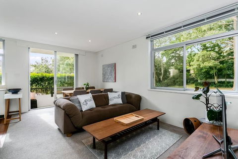 YNG03 - Cremorne - Young Street - Accommodation Burleigh 0