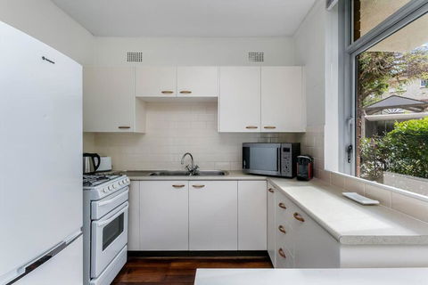 YNG03 - Cremorne - Young Street - Accommodation Burleigh 2