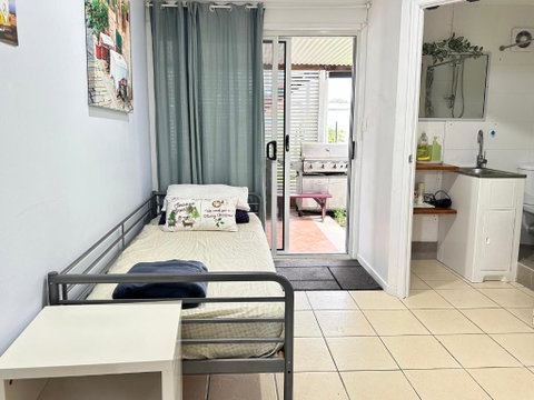 Zen Escape Guest House- Zen Garden Tiny Home, Nooky Studio - Accommodation Burleigh 2