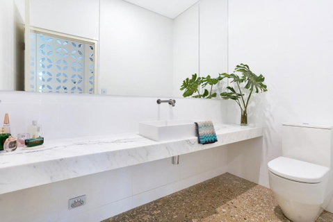 ZenLux Massive 5-BR Holiday Home - Pool - BBQ - Accommodation Burleigh 3