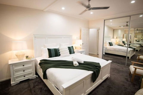 ZenLux Rosewood Luxury Family Escape - Pool - BBQ - Accommodation Burleigh 3