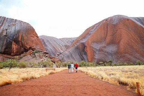 2-Day Uluru (Ayers Rock) And Kata Tjuta Trip From Alice Springs - Accommodation Burleigh 1