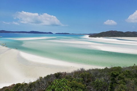 2-Night Whitsundays Sailing Cruise Incl. Whitehaven Beach & Great Barrier Reef - Accommodation Burleigh 1