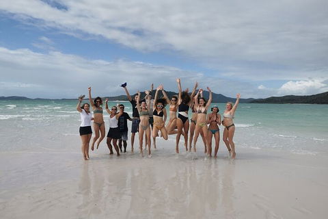 2-Night Whitsundays Sailing Cruise Incl. Whitehaven Beach & Great Barrier Reef - Accommodation Burleigh 4