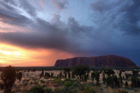 Uluru Small Group Tour Including Sunset - Accommodation Burleigh 4